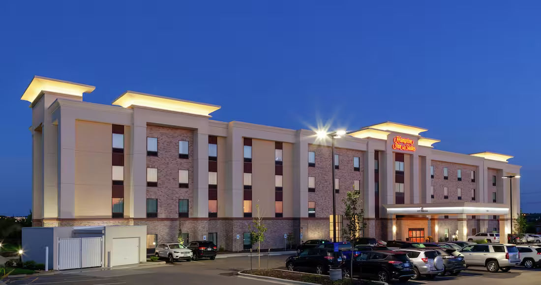 1 King Sfbd/mic/frg Hampton Inn And Suites By Hilton Overland Park S.JUNE 15-17