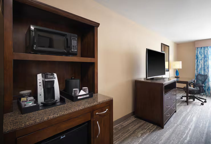 2 Qn Hilton Garden Inn Houston/Bush Intercontinental Airport June 13-20