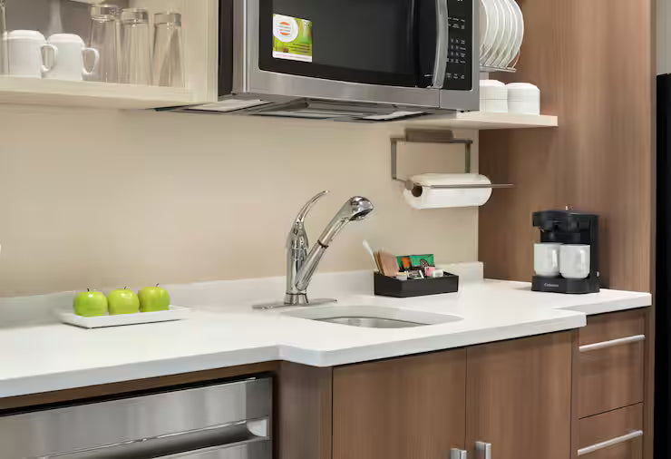 1 Qn Studio June 15-17 Home 2 Suites by Hilton Overland Park