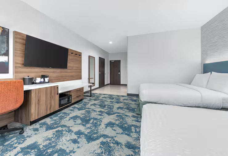 2 Qn Hampton Inn and Suites Irving Hwy 183 July 13-15