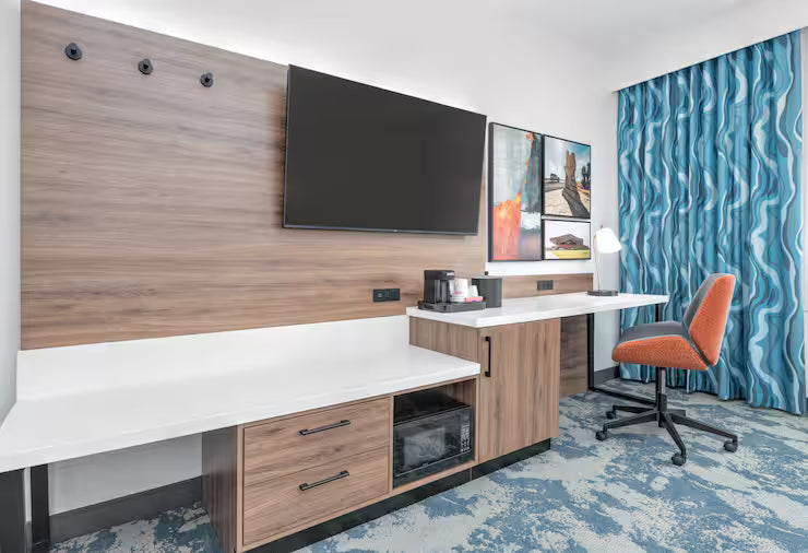 2 Qn Hampton Inn and Suites Irving Hwy 183 July 13-15