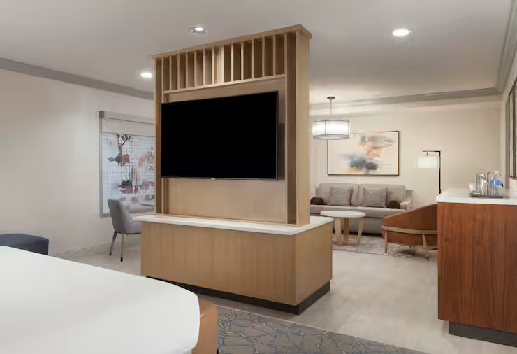 1 King Ste W/2 Bunk Bd Hilton Anatole July 13-14