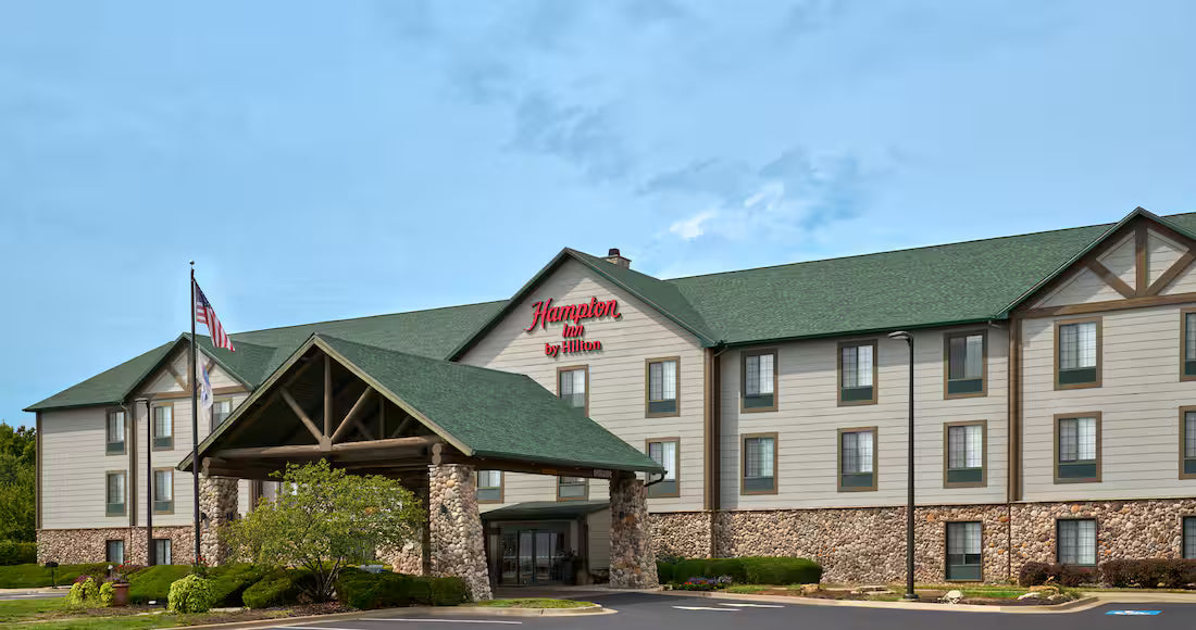 2 Qn Hampton Inn Kansas City / The Legends July 10-12