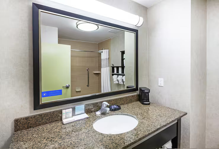 2 Qn Hampton Inn Houston/League City June 28-July 5