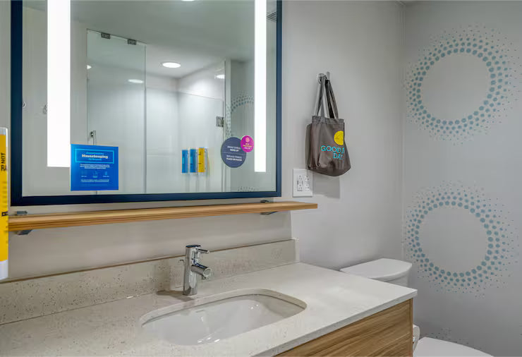 2 Qn Tru By Hilton Indianapolis April 3-6 2026