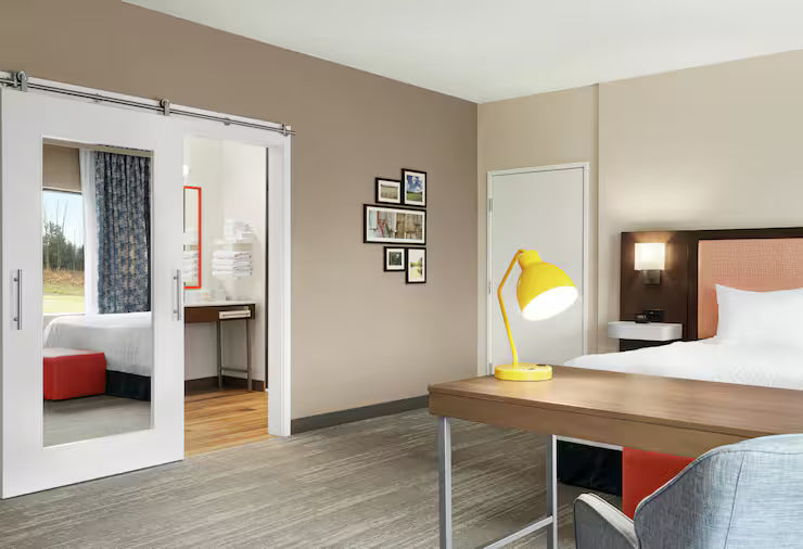 1 King Sfbd/mic/frg Hampton Inn And Suites By Hilton Overland Park S.JUNE 15-17