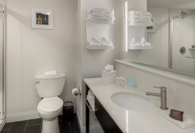 2 Qn Hampton Inn Carlstadt-At The Meadowlands July 17-19