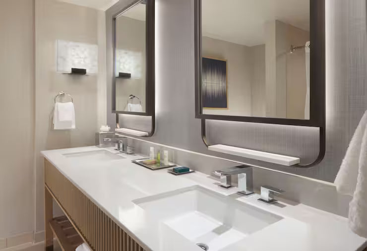 2 Qn Hilton Anatole July 13-14